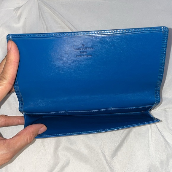 LV  Authentic checkbook wallet - Picture 3 of 7